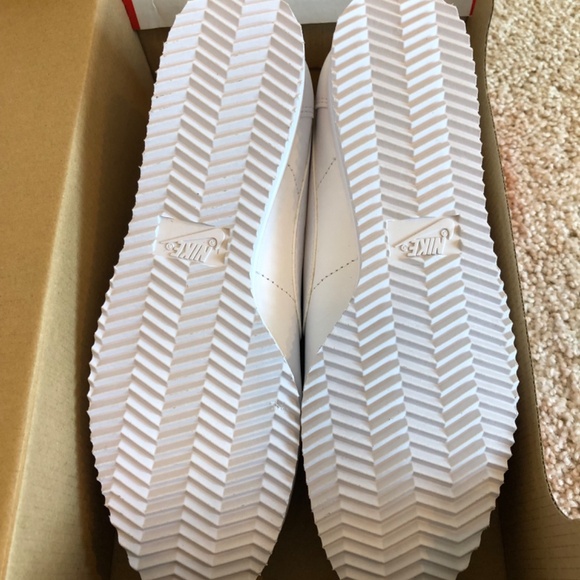 NIKE SNEAKERS - Picture 4 of 9